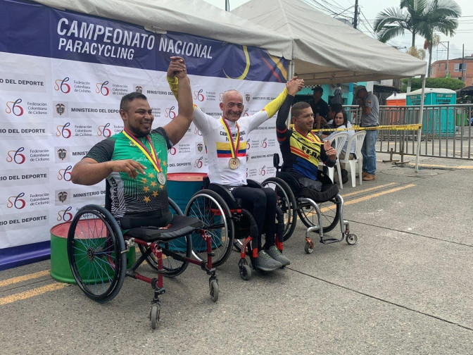 Foto-Freddy-Perdomo-medalla-de-oro-1.jpeg